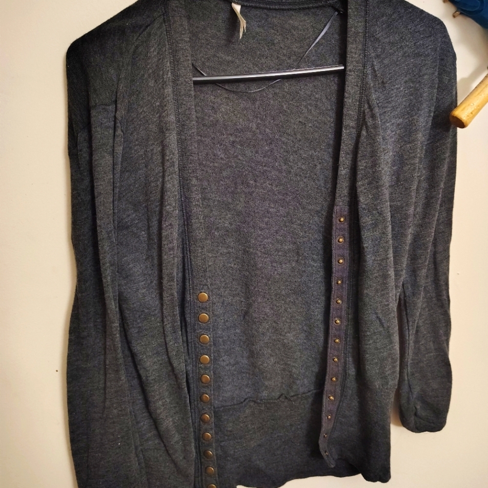Gray cardigan, with tiny buttons